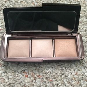 Hourglass Ambient Lighting Powder palette